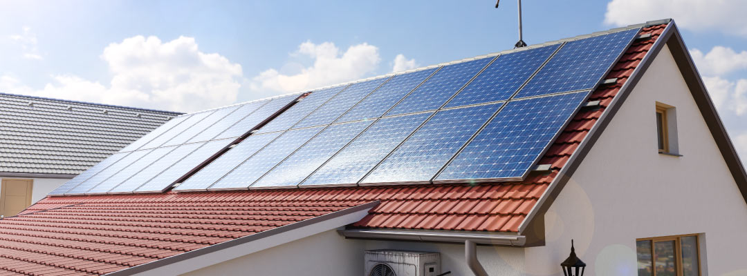 Ventajas de instalar paneles solares en tu hogar - Saneamientos Escalona